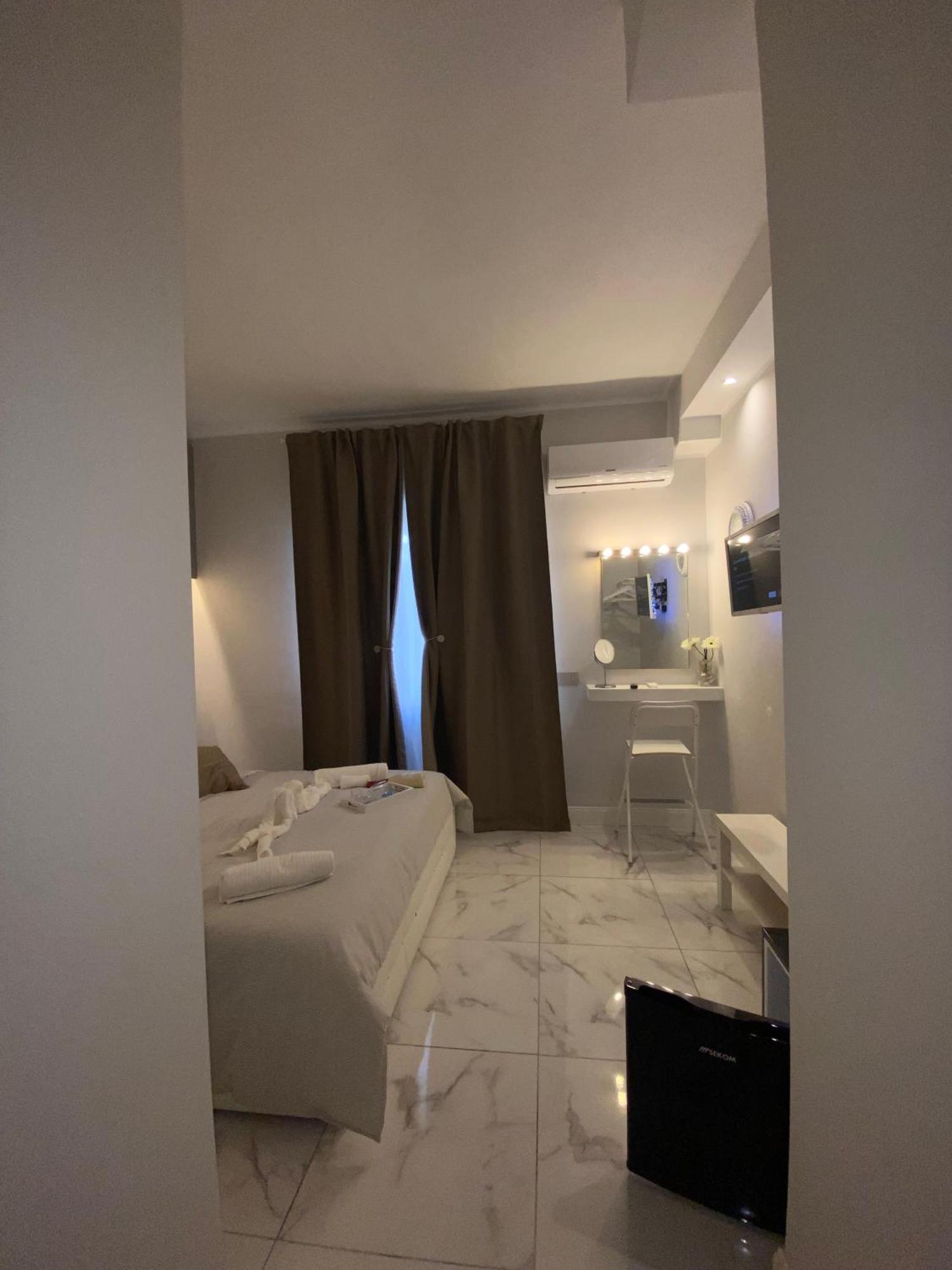 Bed and Breakfast La Dimora Di Marti " Vicino Al Centro Storico Di Napoli" Esterno foto