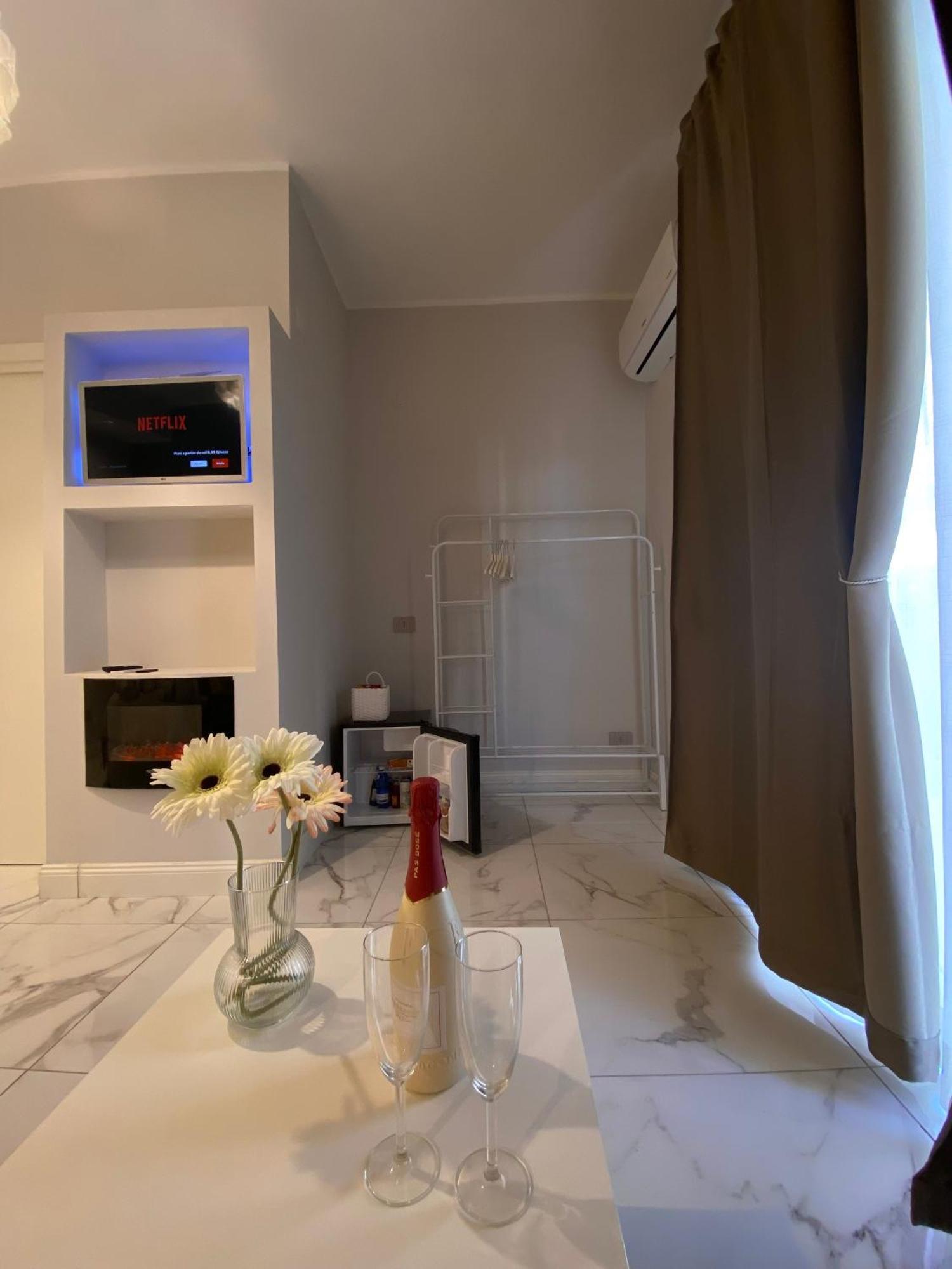 Bed and Breakfast La Dimora Di Marti " Vicino Al Centro Storico Di Napoli" Esterno foto